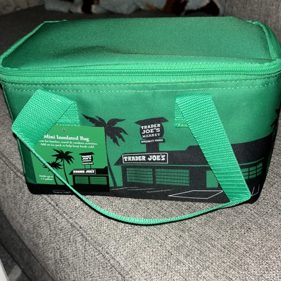 - 𝐌𝐢𝐧𝐢 𝐈𝐧𝐬𝐮𝐥𝐚𝐭𝐞𝐝 𝐁𝐚𝐠 𝐓𝐫𝐚𝐝𝐞𝐫 𝐉𝐨𝐞’𝐬 - - Picture 2 of 4